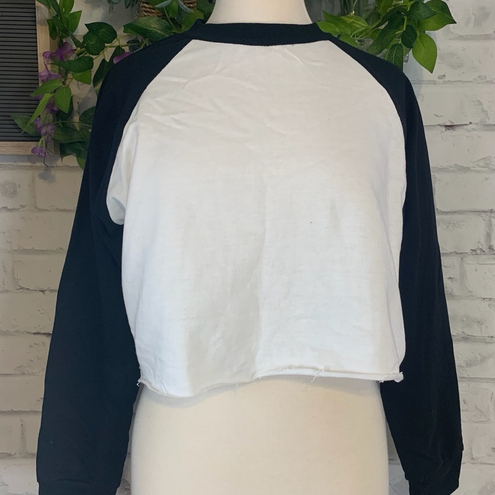 Crop raglan sleeve sweatshirt! 🐼
